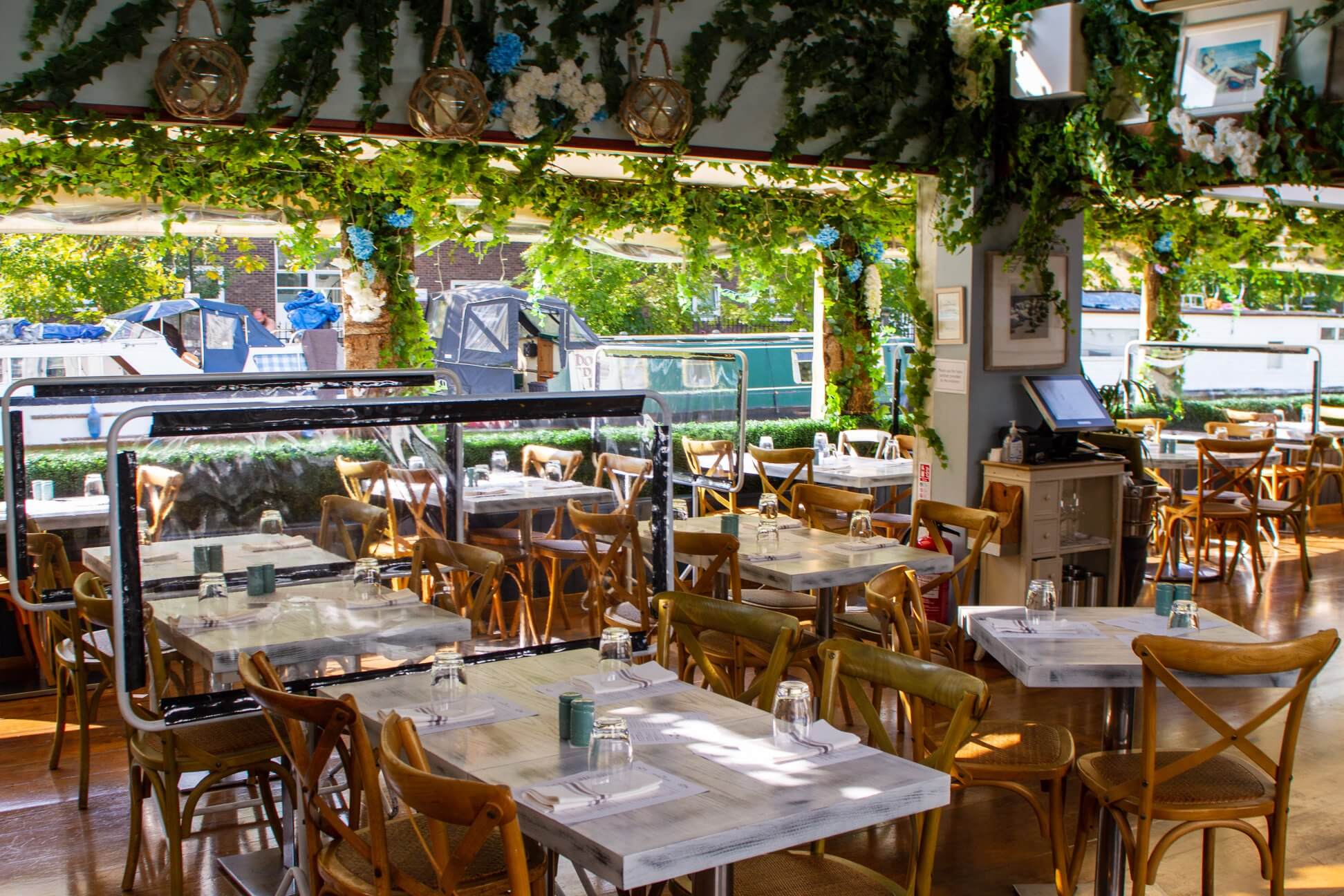 Open Plan Restaurant Complying with Covid Regs