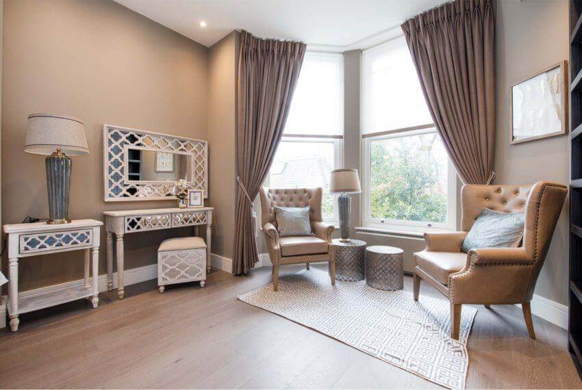 Lounge with Leather Arm Chairs
